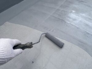 ベランダトップコート塗布様子